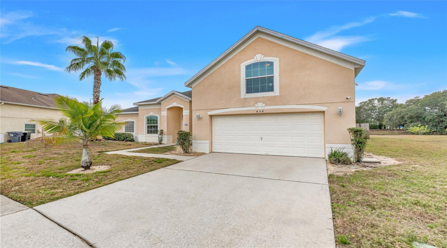 DAVENPORT, Florida 33837, 6 Bedrooms Bedrooms, ,4 BathroomsBathrooms,Residential,For Sale,BLOOMINGDALE,0,MFRG5106816
