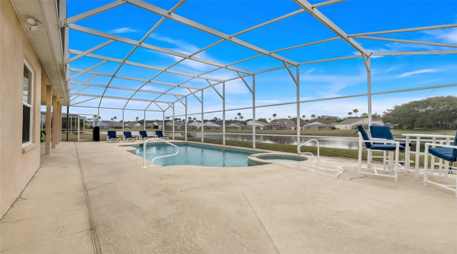 DAVENPORT, Florida 33837, 6 Bedrooms Bedrooms, ,4 BathroomsBathrooms,Residential,For Sale,BLOOMINGDALE,0,MFRG5106816