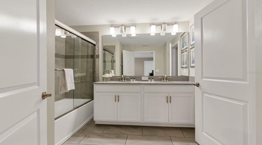 KISSIMMEE, Florida 34746, 4 Bedrooms Bedrooms, ,3 BathroomsBathrooms,Residential,For Sale,WINDERMERE,0,MFRO6374150