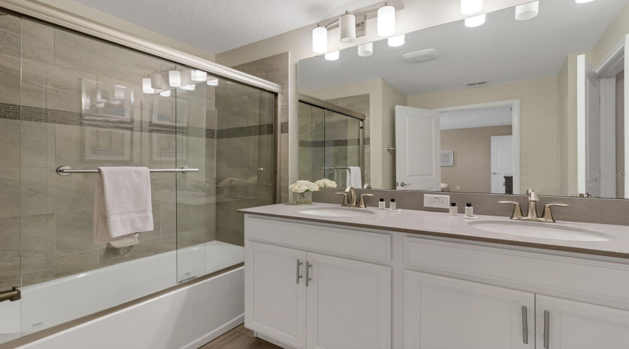 KISSIMMEE, Florida 34746, 4 Bedrooms Bedrooms, ,3 BathroomsBathrooms,Residential,For Sale,WINDERMERE,0,MFRO6374150