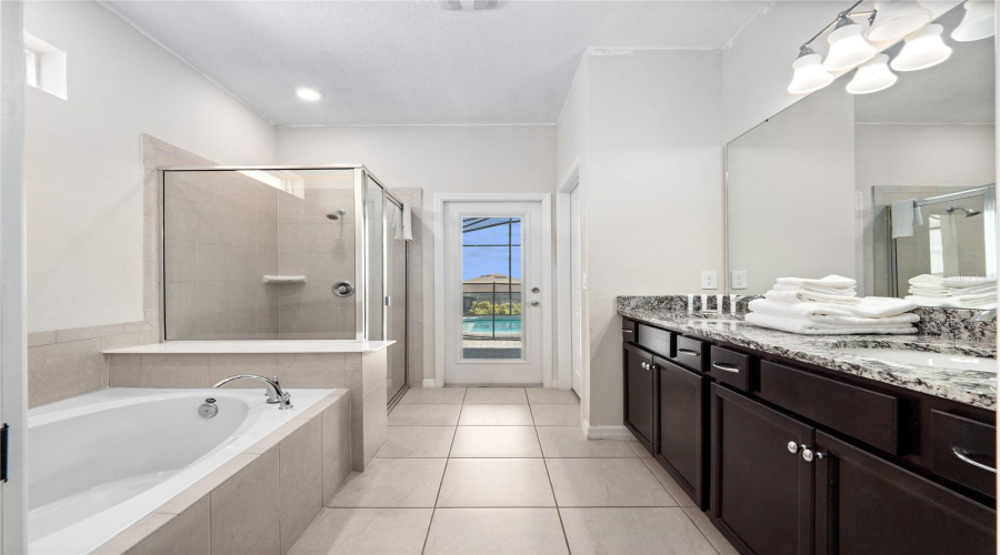 DAVENPORT, Florida 33897, 6 Bedrooms Bedrooms, ,4 BathroomsBathrooms,Residential,For Sale,LANA,0,MFRO6374634