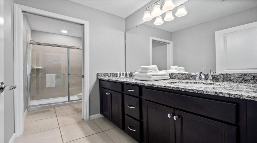 DAVENPORT, Florida 33897, 6 Bedrooms Bedrooms, ,4 BathroomsBathrooms,Residential,For Sale,LANA,0,MFRO6374634