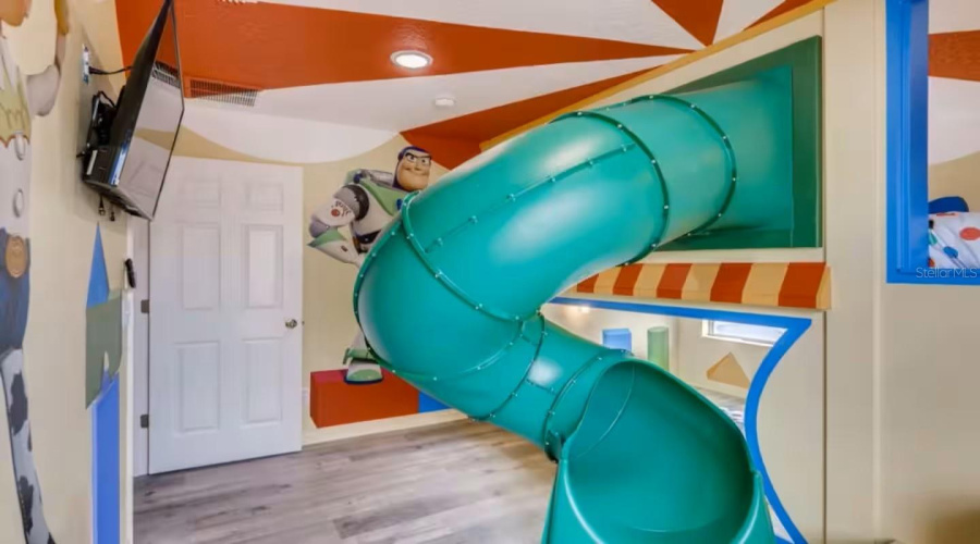 KISSIMMEE, Florida 34747, 7 Bedrooms Bedrooms, ,5 BathroomsBathrooms,Residential,For Sale,LA ISLA,0,MFRS5141940