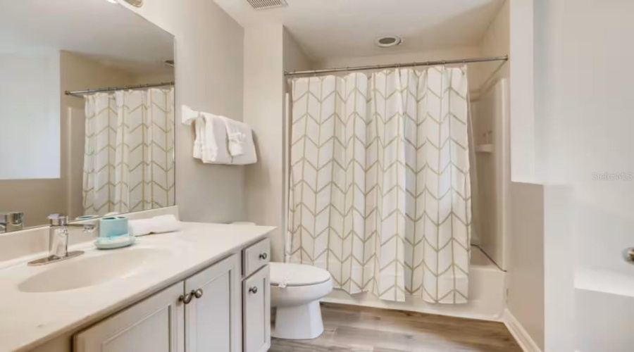 KISSIMMEE, Florida 34747, 7 Bedrooms Bedrooms, ,5 BathroomsBathrooms,Residential,For Sale,LA ISLA,0,MFRS5141940