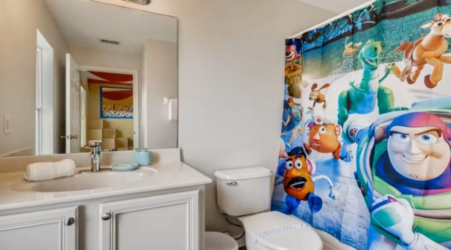 KISSIMMEE, Florida 34747, 7 Bedrooms Bedrooms, ,5 BathroomsBathrooms,Residential,For Sale,LA ISLA,0,MFRS5141940