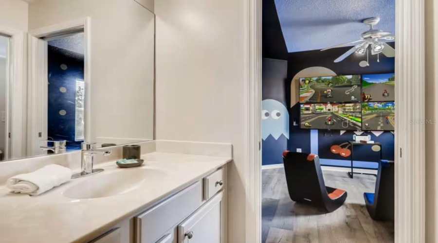 KISSIMMEE, Florida 34747, 7 Bedrooms Bedrooms, ,5 BathroomsBathrooms,Residential,For Sale,LA ISLA,0,MFRS5141940