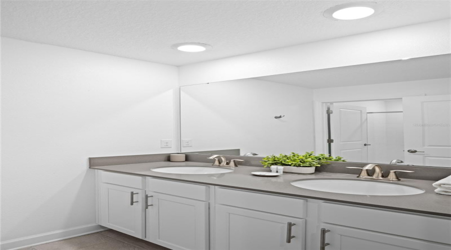 DAVENPORT, Florida 33896, 4 Bedrooms Bedrooms, ,3 BathroomsBathrooms,Residential,For Sale,SPLASH SHOT,0,MFRS5141815