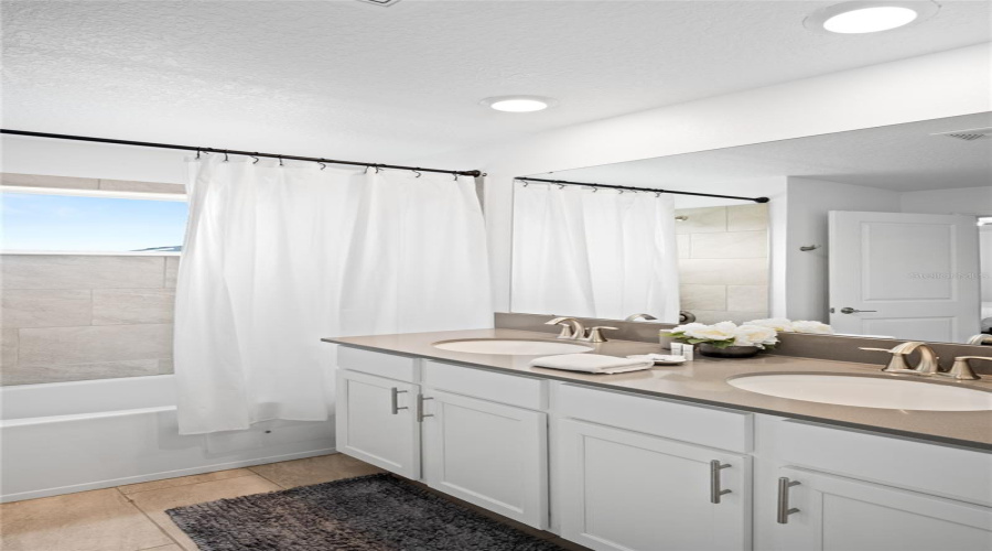 DAVENPORT, Florida 33896, 4 Bedrooms Bedrooms, ,3 BathroomsBathrooms,Residential,For Sale,SPLASH SHOT,0,MFRS5141815