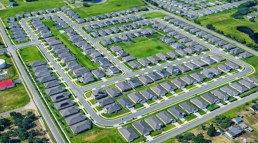 DAVENPORT, Florida 33837, 4 Bedrooms Bedrooms, ,3 BathroomsBathrooms,Residential,For Sale,DENALI,0,MFRO6373986