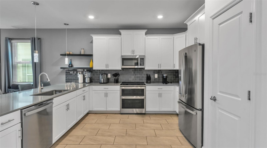 DAVENPORT, Florida 33896, 8 Bedrooms Bedrooms, ,5 BathroomsBathrooms,Residential,For Sale,SOMMERSET HILLS,0,MFRP4937389