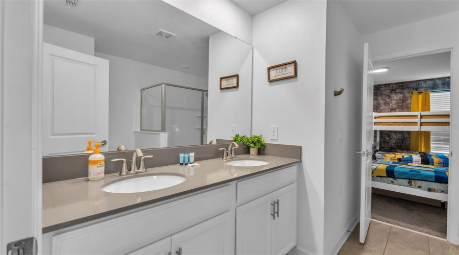 DAVENPORT, Florida 33896, 8 Bedrooms Bedrooms, ,5 BathroomsBathrooms,Residential,For Sale,SOMMERSET HILLS,0,MFRP4937389