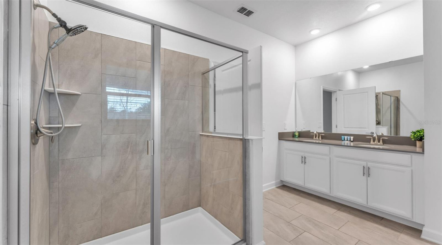 DAVENPORT, Florida 33896, 8 Bedrooms Bedrooms, ,5 BathroomsBathrooms,Residential,For Sale,SOMMERSET HILLS,0,MFRP4937389