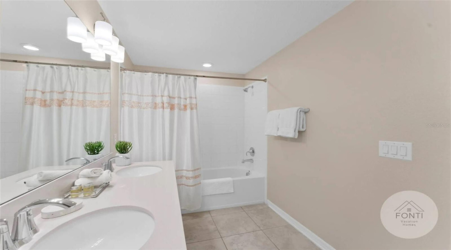 KISSIMMEE, Florida 34746, 2 Bedrooms Bedrooms, ,2 BathroomsBathrooms,Residential,For Sale,PARADOX,0,MFRO6373831