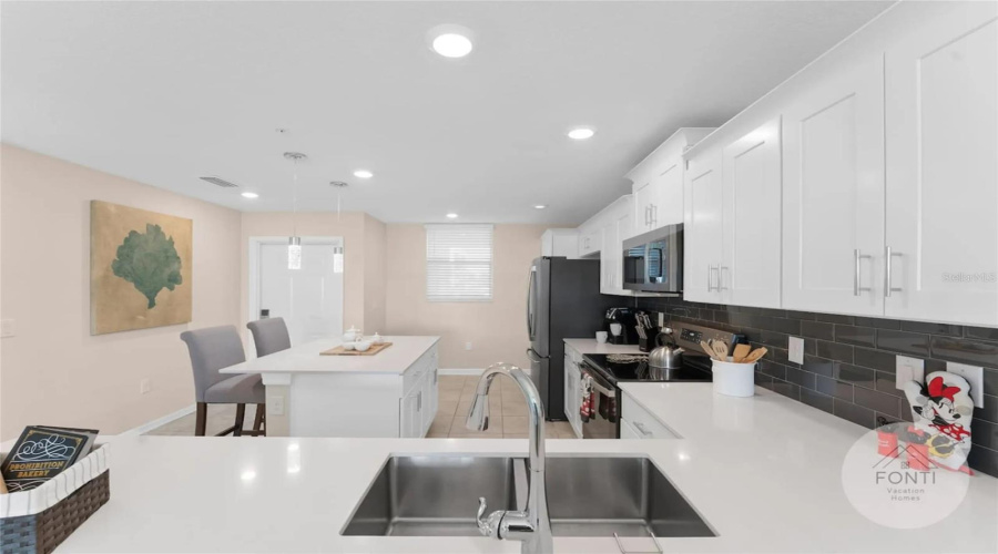 KISSIMMEE, Florida 34746, 2 Bedrooms Bedrooms, ,2 BathroomsBathrooms,Residential,For Sale,PARADOX,0,MFRO6373831