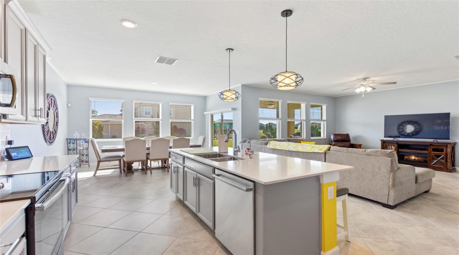 DAVENPORT, Florida 33896, 4 Bedrooms Bedrooms, ,2 BathroomsBathrooms,Residential,For Sale,PACIFIC DUNES,0,MFRS5141990