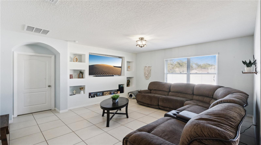 DAVENPORT, Florida 33896, 4 Bedrooms Bedrooms, ,2 BathroomsBathrooms,Residential,For Sale,TANGLEWOOD,0,MFRO6374775