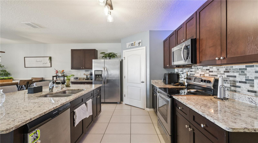 DAVENPORT, Florida 33896, 4 Bedrooms Bedrooms, ,2 BathroomsBathrooms,Residential,For Sale,TANGLEWOOD,0,MFRO6374775