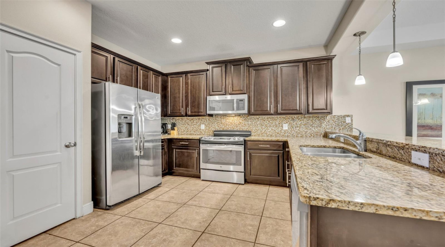 DAVENPORT, Florida 33896, 3 Bedrooms Bedrooms, ,2 BathroomsBathrooms,Residential,For Sale,ROSEVILLE,0,MFRO6352573