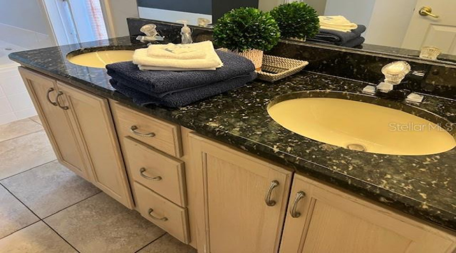 KISSIMMEE, Florida 34747, 4 Bedrooms Bedrooms, ,3 BathroomsBathrooms,Residential,For Sale,ONEIDA,0,MFRO6358789