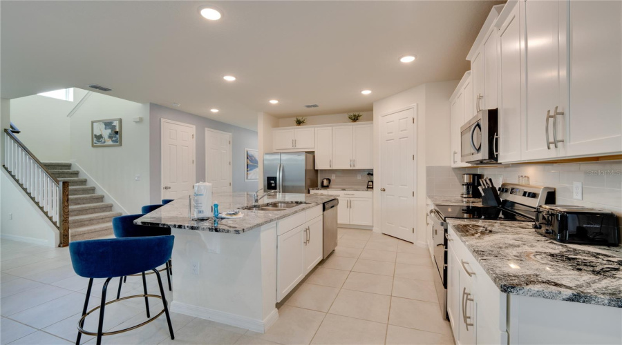 KISSIMMEE, Florida 34747, 7 Bedrooms Bedrooms, ,6 BathroomsBathrooms,Residential,For Sale,COCONUT BREEZE,0,MFRO6374170