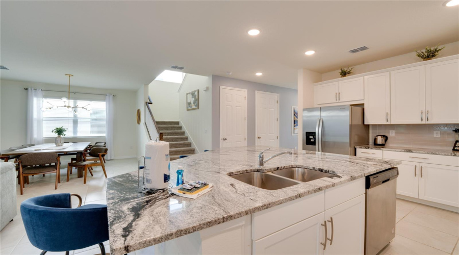 KISSIMMEE, Florida 34747, 7 Bedrooms Bedrooms, ,6 BathroomsBathrooms,Residential,For Sale,COCONUT BREEZE,0,MFRO6374170