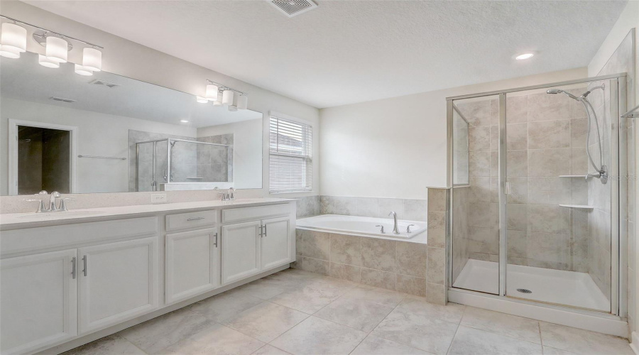 KISSIMMEE, Florida 34746, 5 Bedrooms Bedrooms, ,3 BathroomsBathrooms,Residential,For Sale,CRESCENT MOON,0,MFRO6374236