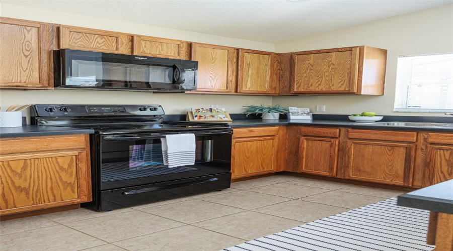 DAVENPORT, Florida 33896, 4 Bedrooms Bedrooms, ,2 BathroomsBathrooms,Residential,For Sale,ROBIN,0,MFRL4958683