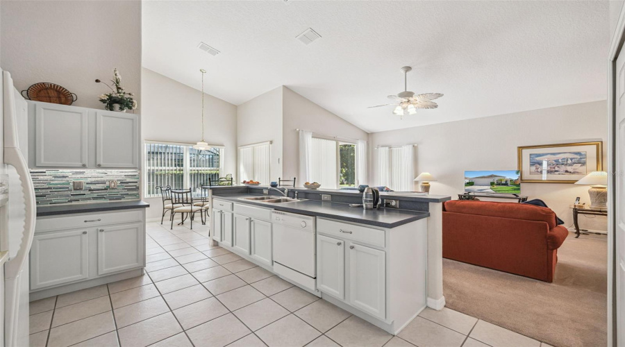 DAVENPORT, Florida 33897, 3 Bedrooms Bedrooms, ,2 BathroomsBathrooms,Residential,For Sale,CORVINA,0,MFRS5142046