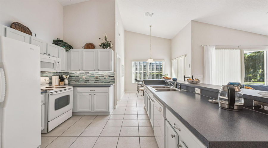 DAVENPORT, Florida 33897, 3 Bedrooms Bedrooms, ,2 BathroomsBathrooms,Residential,For Sale,CORVINA,0,MFRS5142046