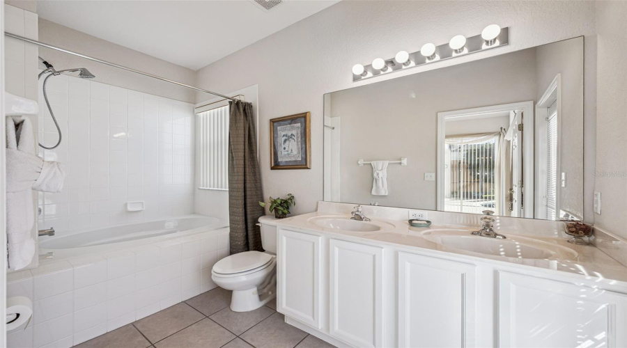 DAVENPORT, Florida 33897, 3 Bedrooms Bedrooms, ,2 BathroomsBathrooms,Residential,For Sale,CORVINA,0,MFRS5142046