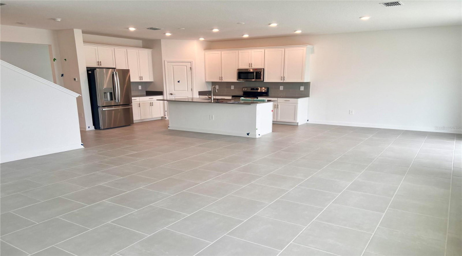 DAVENPORT, Florida 33837, 5 Bedrooms Bedrooms, ,3 BathroomsBathrooms,Residential,For Sale,REDBRIDGE,0,MFRO6375150