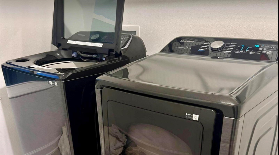 DAVENPORT, Florida 33837, 5 Bedrooms Bedrooms, ,3 BathroomsBathrooms,Residential,For Sale,REDBRIDGE,0,MFRO6375150