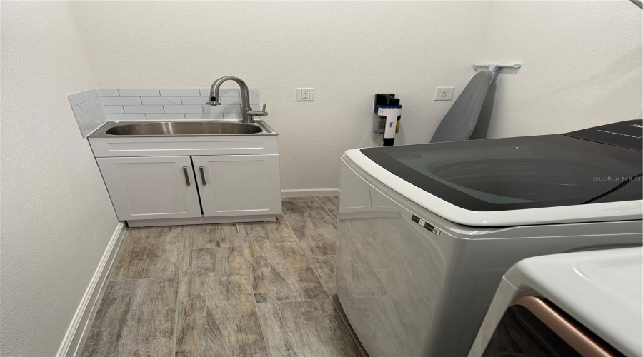 DAVENPORT, Florida 33837, 4 Bedrooms Bedrooms, ,3 BathroomsBathrooms,Residential,For Sale,CABELLO,0,MFRS5141682