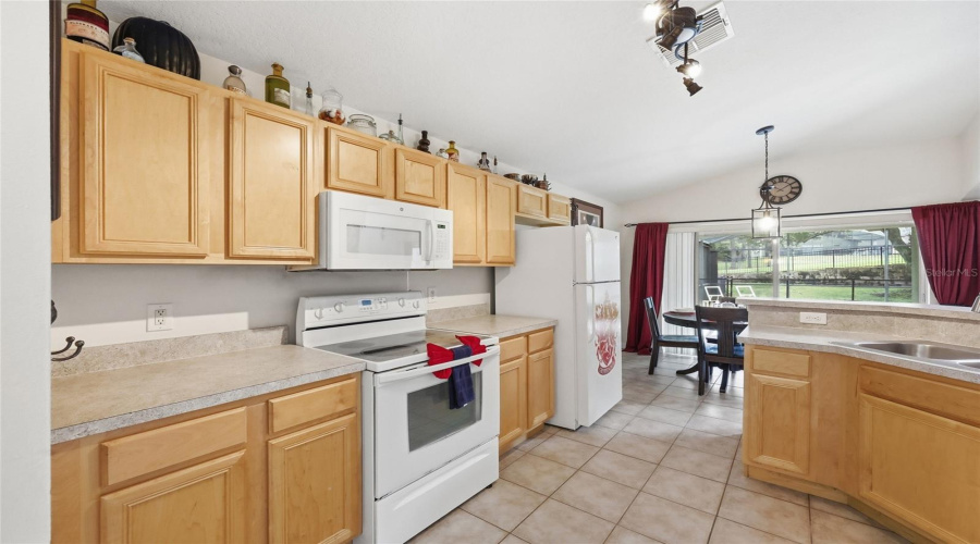 KISSIMMEE, Florida 34747, 5 Bedrooms Bedrooms, ,4 BathroomsBathrooms,Residential,For Sale,LIDO KEY,0,MFRO6373761