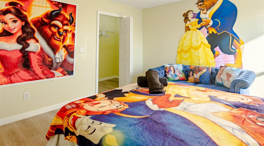 DAVENPORT, Florida 33897, 6 Bedrooms Bedrooms, ,4 BathroomsBathrooms,Residential,For Sale,BLOOMINGDALE,0,MFRO6374658