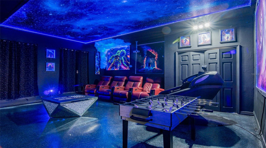 DAVENPORT, Florida 33897, 6 Bedrooms Bedrooms, ,4 BathroomsBathrooms,Residential,For Sale,BLOOMINGDALE,0,MFRO6374658