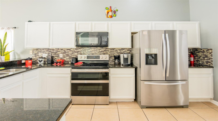 DAVENPORT, Florida 33897, 6 Bedrooms Bedrooms, ,4 BathroomsBathrooms,Residential,For Sale,BLOOMINGDALE,0,MFRO6374658