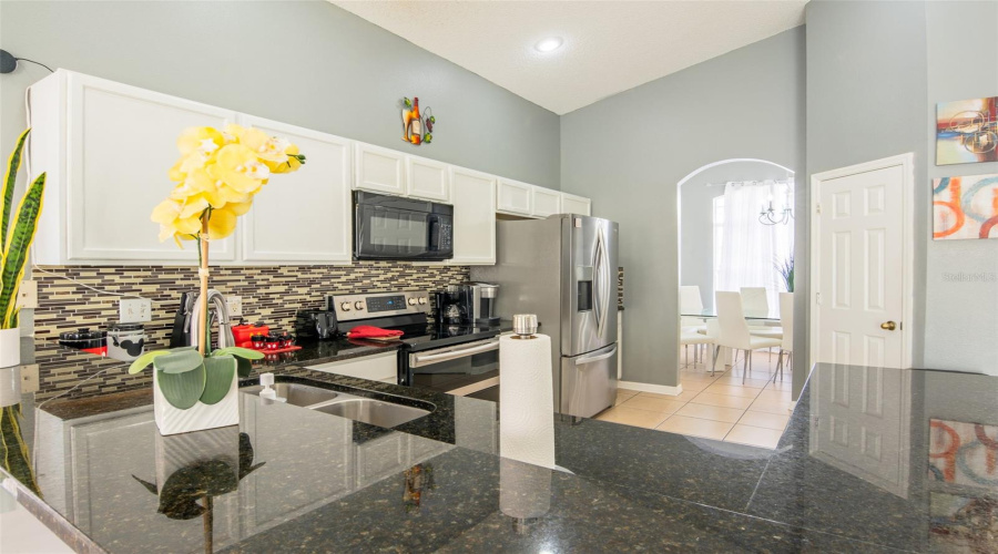 DAVENPORT, Florida 33897, 6 Bedrooms Bedrooms, ,4 BathroomsBathrooms,Residential,For Sale,BLOOMINGDALE,0,MFRO6374658