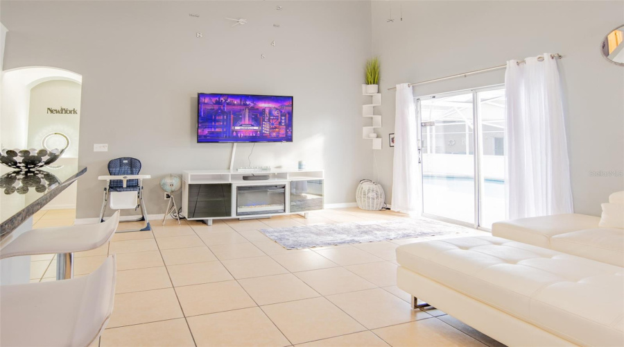 DAVENPORT, Florida 33897, 6 Bedrooms Bedrooms, ,4 BathroomsBathrooms,Residential,For Sale,BLOOMINGDALE,0,MFRO6374658