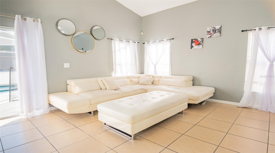 DAVENPORT, Florida 33897, 6 Bedrooms Bedrooms, ,4 BathroomsBathrooms,Residential,For Sale,BLOOMINGDALE,0,MFRO6374658