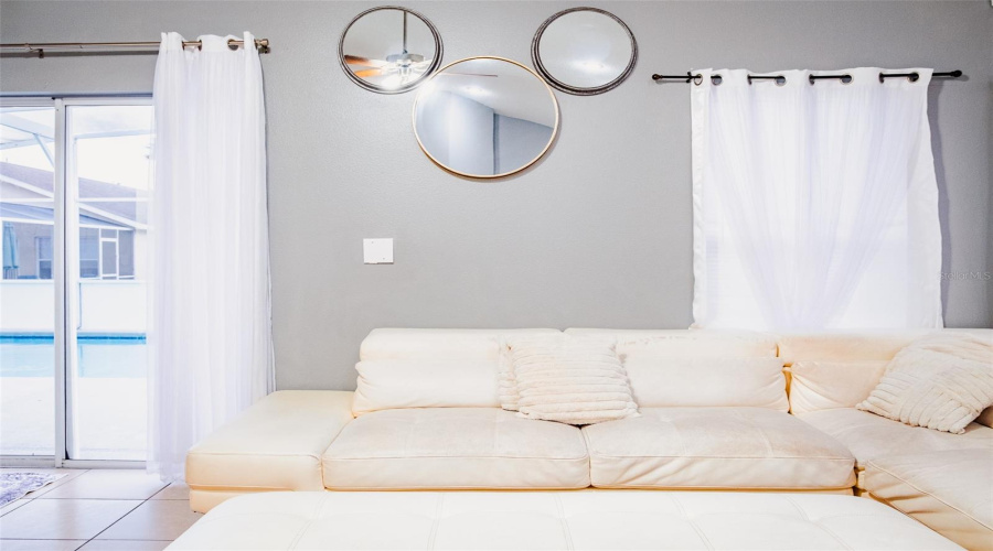 DAVENPORT, Florida 33897, 6 Bedrooms Bedrooms, ,4 BathroomsBathrooms,Residential,For Sale,BLOOMINGDALE,0,MFRO6374658