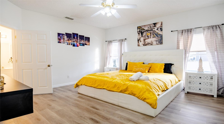 DAVENPORT, Florida 33897, 6 Bedrooms Bedrooms, ,4 BathroomsBathrooms,Residential,For Sale,BLOOMINGDALE,0,MFRO6374658