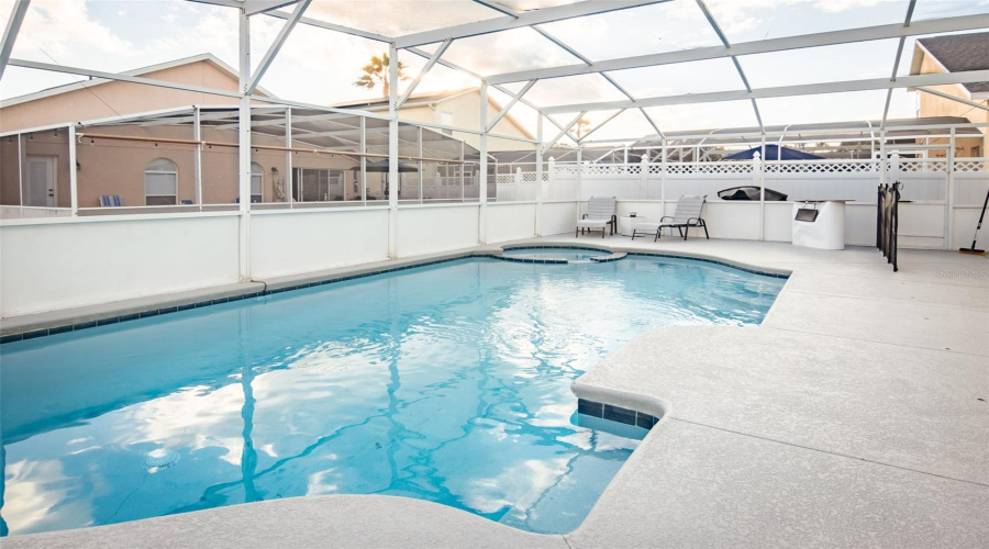 DAVENPORT, Florida 33897, 6 Bedrooms Bedrooms, ,4 BathroomsBathrooms,Residential,For Sale,BLOOMINGDALE,0,MFRO6374658