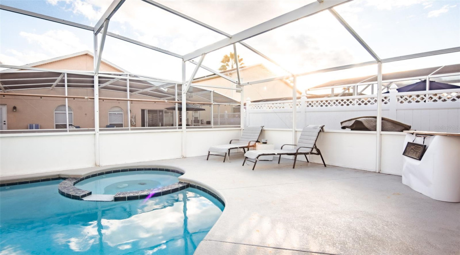 DAVENPORT, Florida 33897, 6 Bedrooms Bedrooms, ,4 BathroomsBathrooms,Residential,For Sale,BLOOMINGDALE,0,MFRO6374658