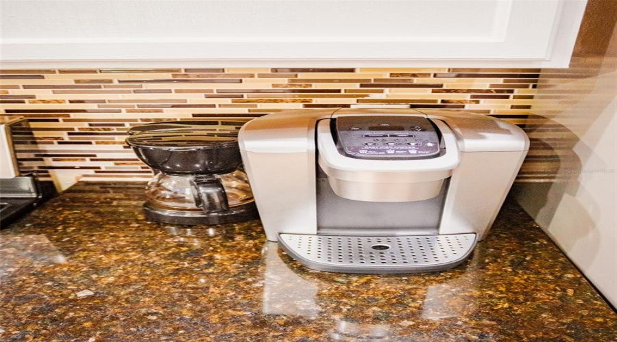 DAVENPORT, Florida 33897, 6 Bedrooms Bedrooms, ,4 BathroomsBathrooms,Residential,For Sale,BLOOMINGDALE,0,MFRO6374658