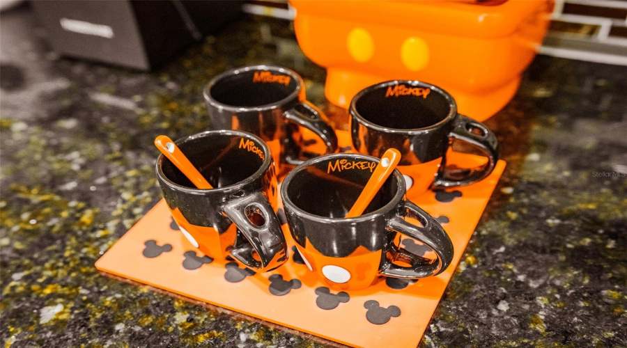 DAVENPORT, Florida 33897, 6 Bedrooms Bedrooms, ,4 BathroomsBathrooms,Residential,For Sale,BLOOMINGDALE,0,MFRO6374658