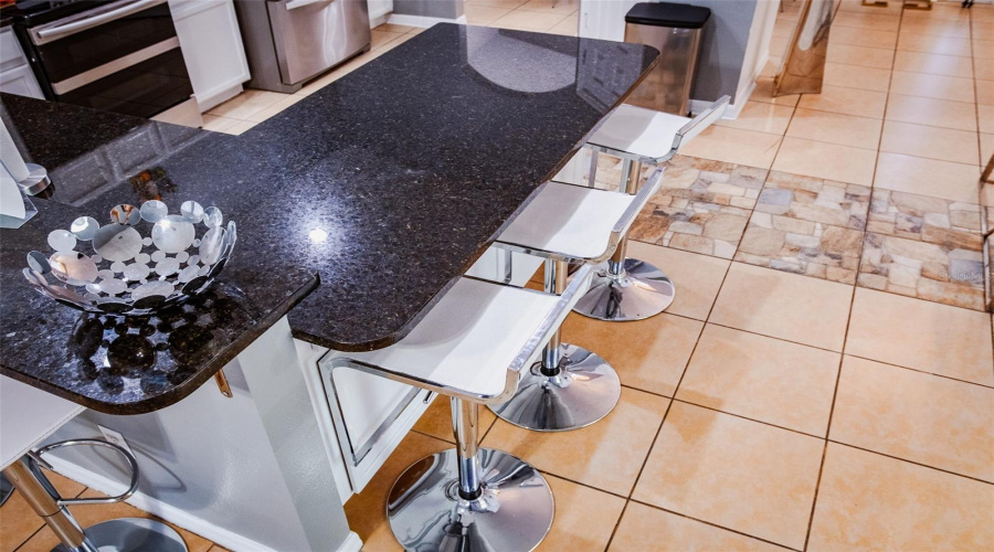 DAVENPORT, Florida 33897, 6 Bedrooms Bedrooms, ,4 BathroomsBathrooms,Residential,For Sale,BLOOMINGDALE,0,MFRO6374658