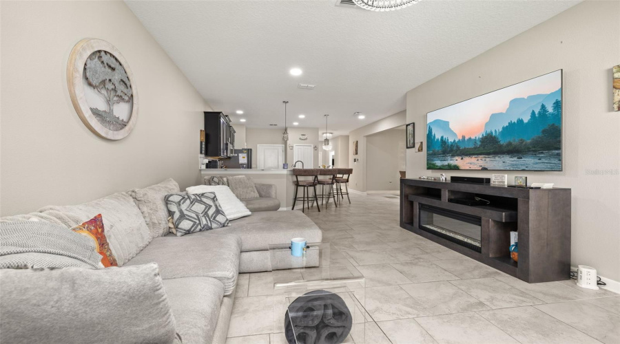 DAVENPORT, Florida 33896, 2 Bedrooms Bedrooms, ,2 BathroomsBathrooms,Residential,For Sale,BLACKWOLF RUN,0,MFRO6374118