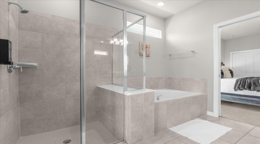 DAVENPORT, Florida 33837, 6 Bedrooms Bedrooms, ,4 BathroomsBathrooms,Residential,For Sale,OAKMOSS,0,MFRO6368275