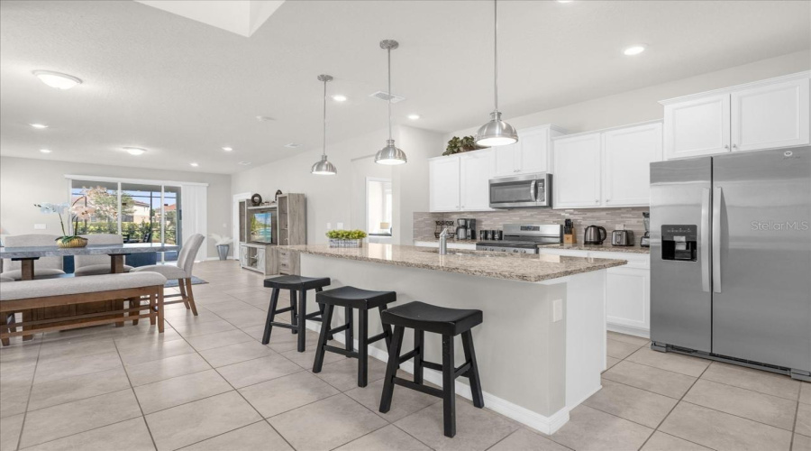 DAVENPORT, Florida 33837, 6 Bedrooms Bedrooms, ,4 BathroomsBathrooms,Residential,For Sale,OAKMOSS,0,MFRO6368275